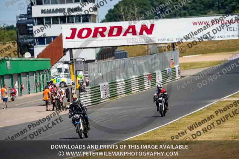 Vintage motorcycle club;eventdigitalimages;mallory park;mallory park trackday photographs;no limits trackdays;peter wileman photography;trackday digital images;trackday photos;vmcc festival 1000 bikes photographs